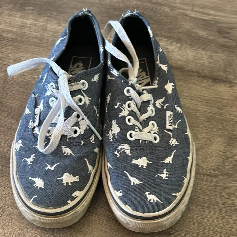 Vans dinosaur lace up sneakers men’s size 5.5 woman’s size 7